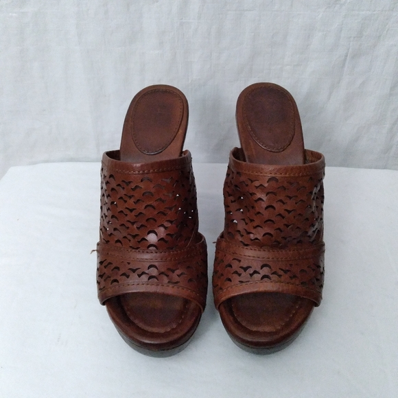 FRYE Sage Cut Mule - Picture 2 of 7